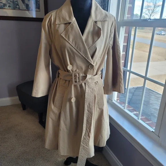 Super Cute Trench Coat Size L